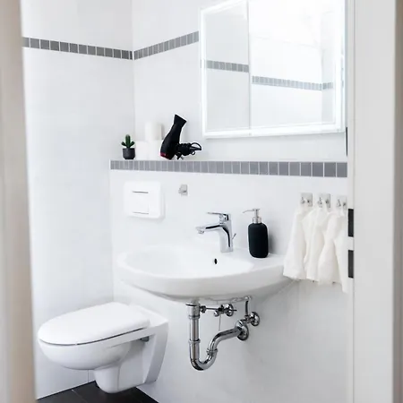 Modernes Mit Balkon Naehe Zentrum